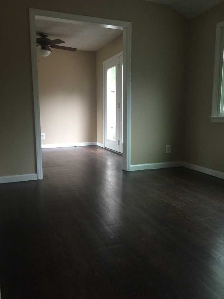 7800 Robinson St - Photo 3 of 20