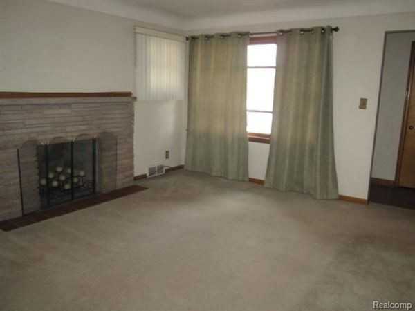 15637 Pomona Dr - Photo 2 of 9