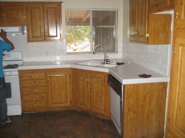 5830 Holiday Avenue - Photo 2 of 16