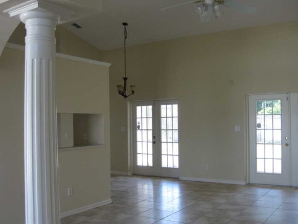 4117 Maplegrove Dr - Photo 3 of 4