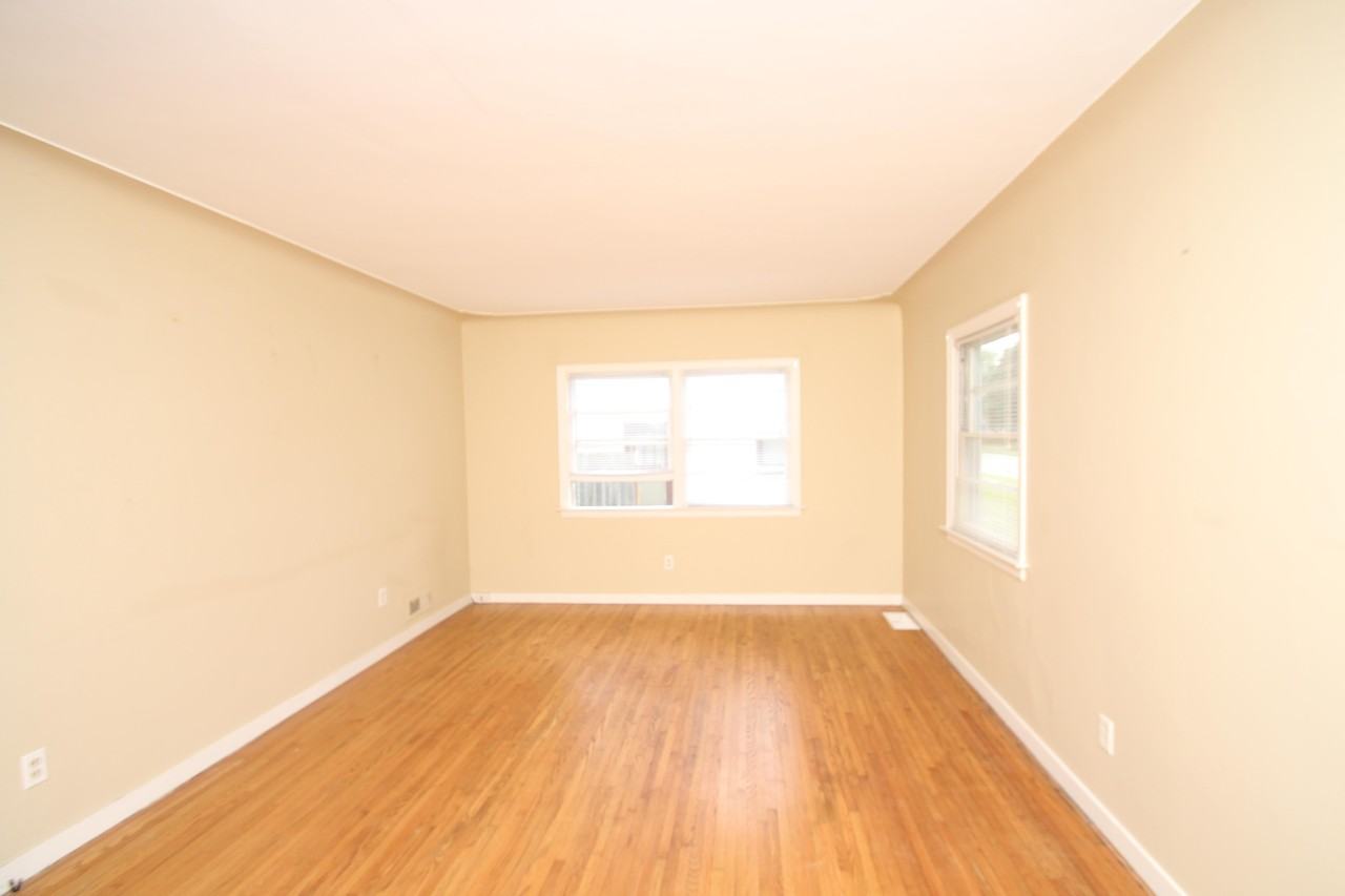 4522 Buchanan Ave SW - Photo 2 of 20