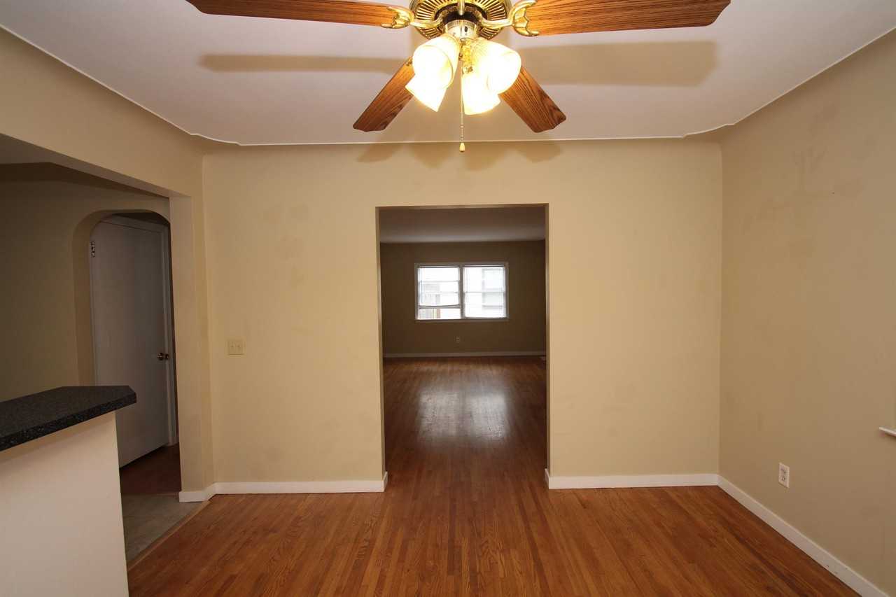 4522 Buchanan Ave SW - Photo 3 of 20