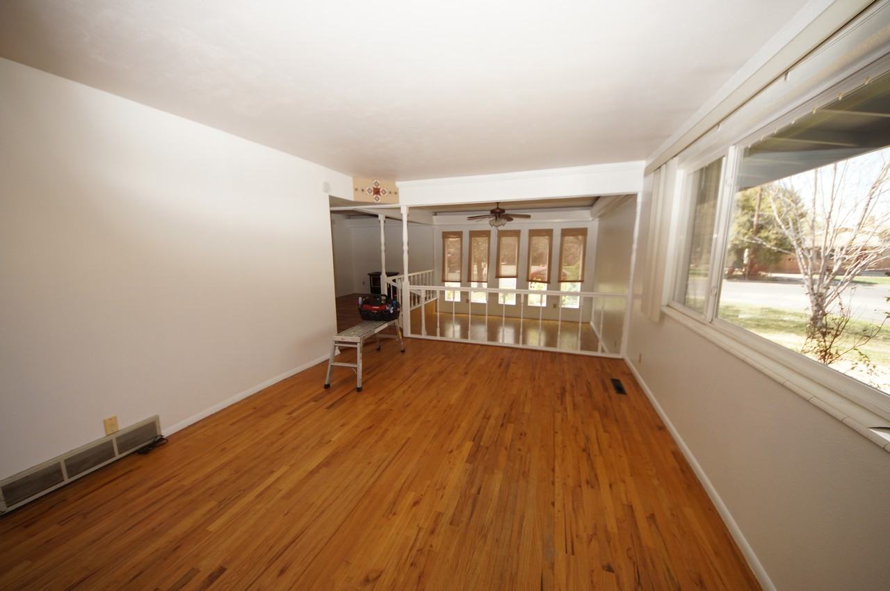 433 Chinle Ave - Photo 3 of 11