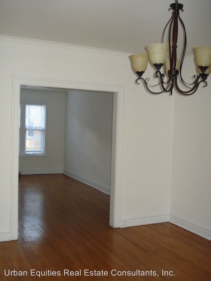 Patio Apartments LLC 6200-48 N. Clark St./1600-24 W. Granville Ave./1601-23 W. Thome Ave. - Photo 3 of 20