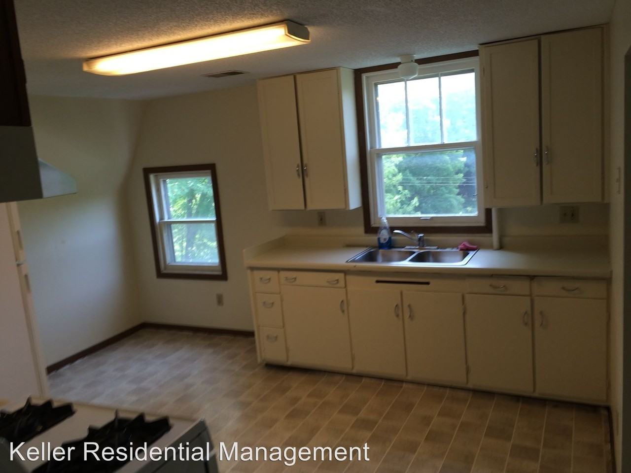 1009 Division St S - Photo 2 of 11