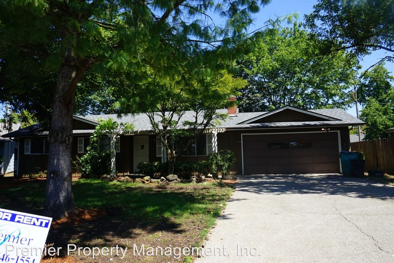 209 SE 104th Ave - Photo 2 of 9