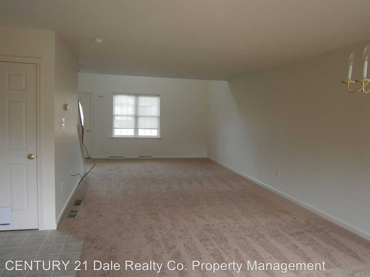 1905 Deerfield Dr - Photo 3 of 15