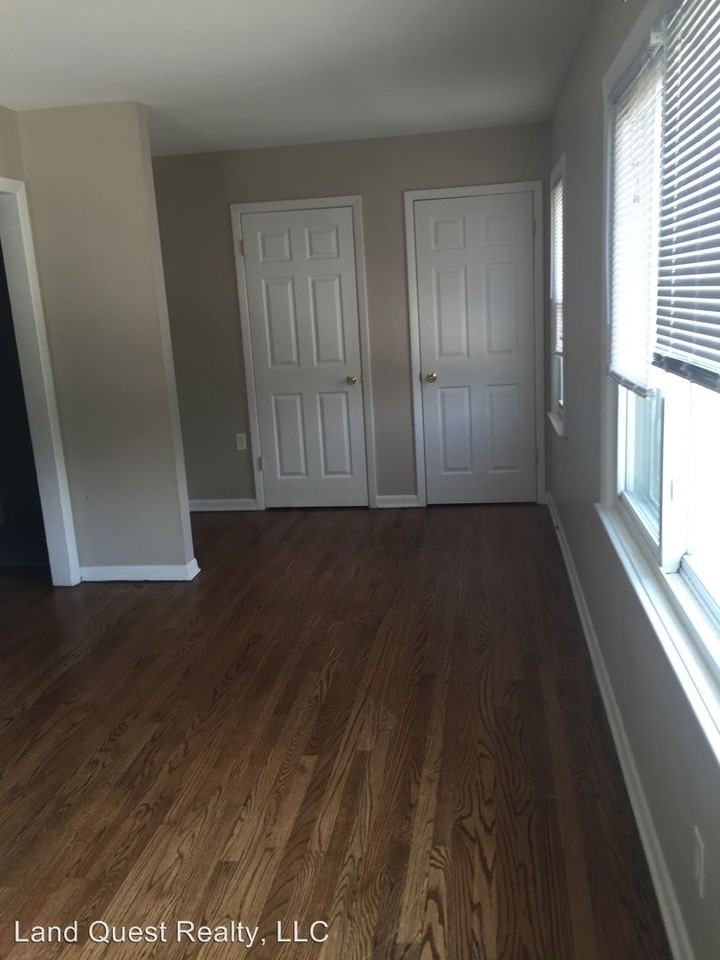 4905 38th Ave - Photo 2 of 8