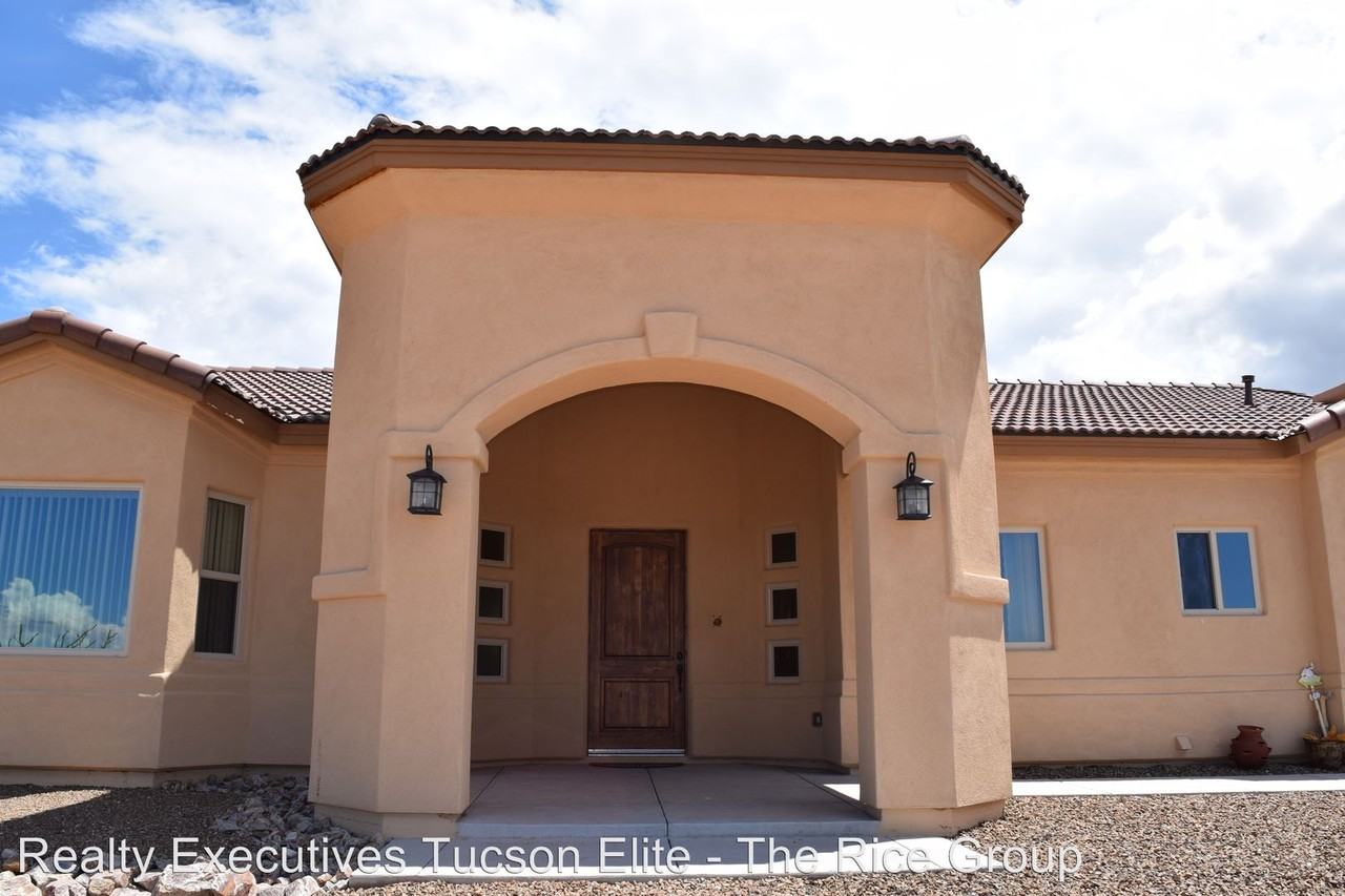 2432 E Wentworth Way - Photo 2 of 30