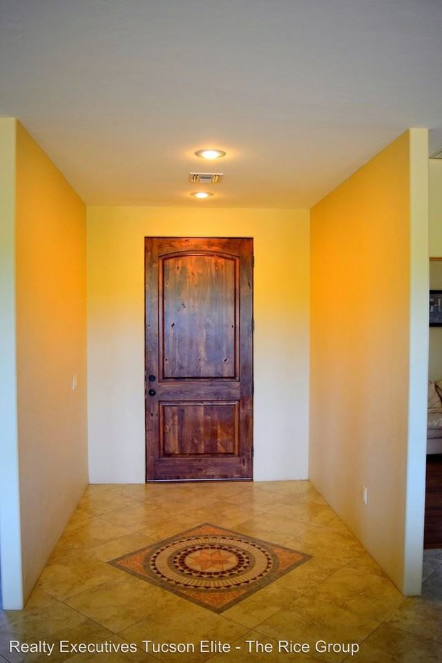 2432 E Wentworth Way - Photo 3 of 30