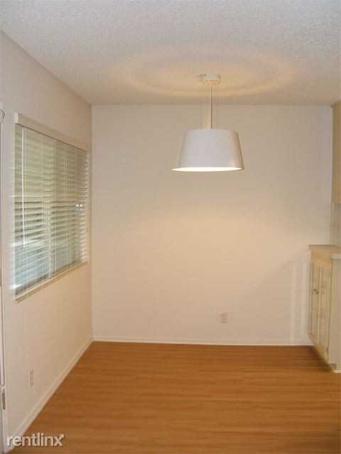 1873 Veteran Ave - Photo 3 of 12