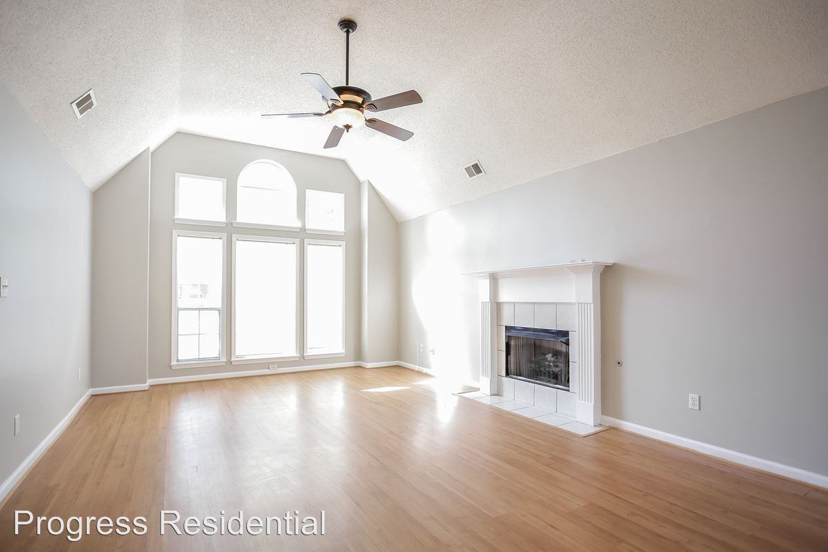 11828 Douglass St - Photo 3 of 14