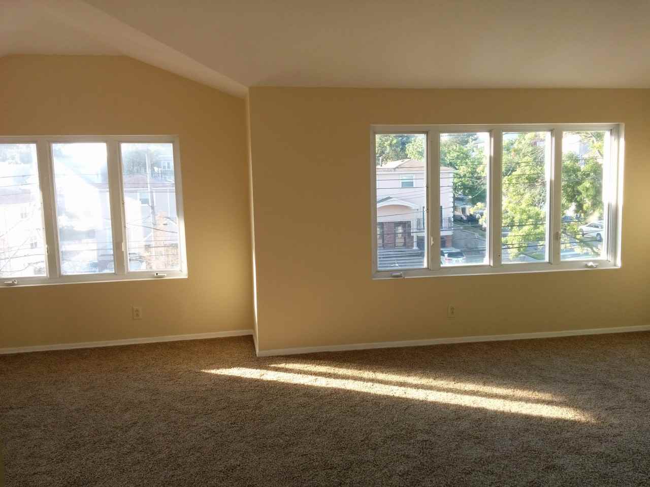 305 Hylan Boulevard - Photo 3 of 12