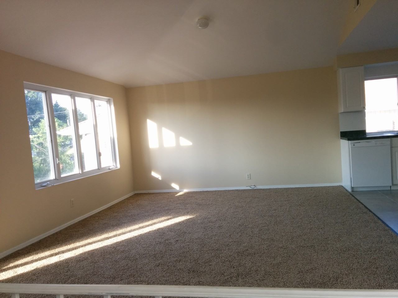 305 Hylan Boulevard - Photo 2 of 12