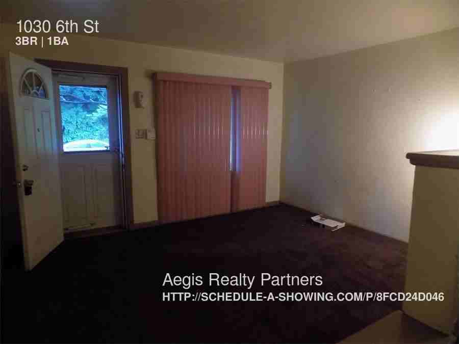 1030 6th St - Photo 2 of 17