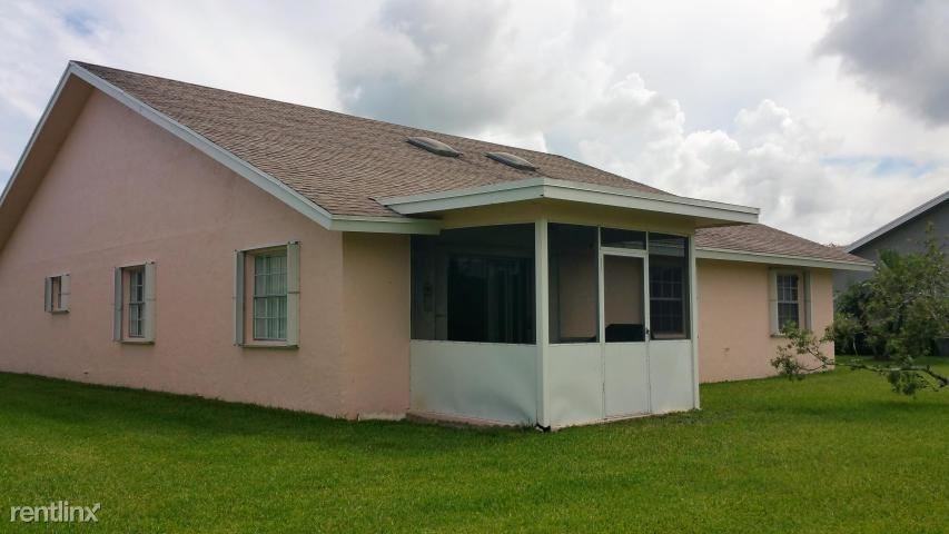 3864 Wendy Anne Cir - Photo 2 of 10