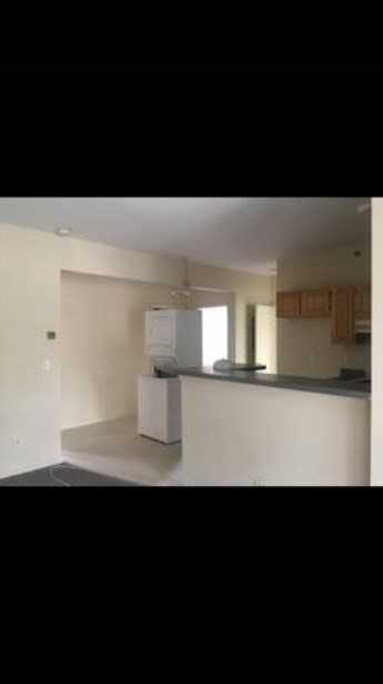 442 Barbour St #1B - Photo 3 of 4