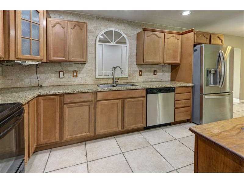 8201 Northwest 100th Terrace - Photo 3 of 22