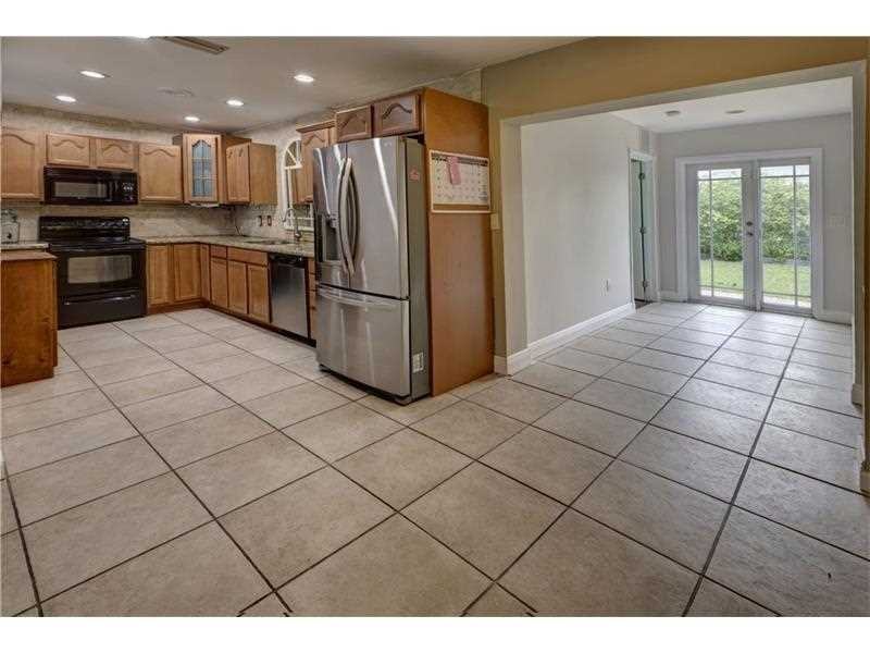 8201 Northwest 100th Terrace - Photo 2 of 22