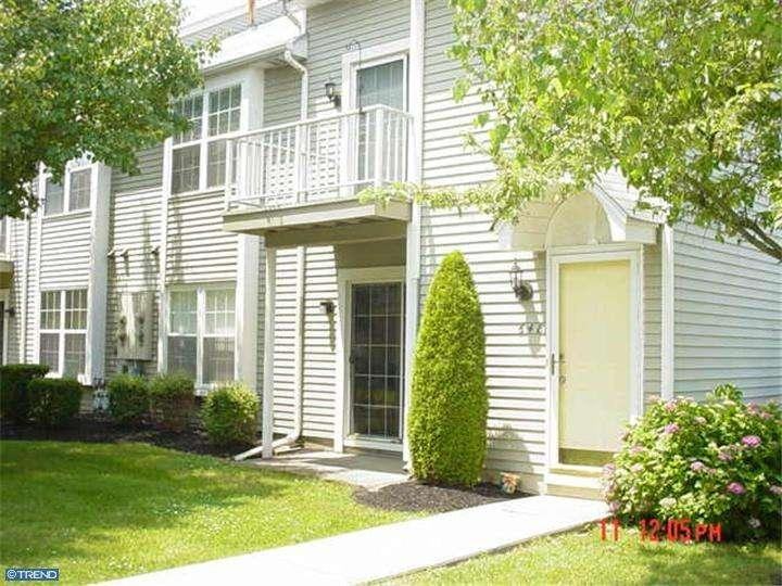 648 Yorkshire Ct - Photo 2 of 12