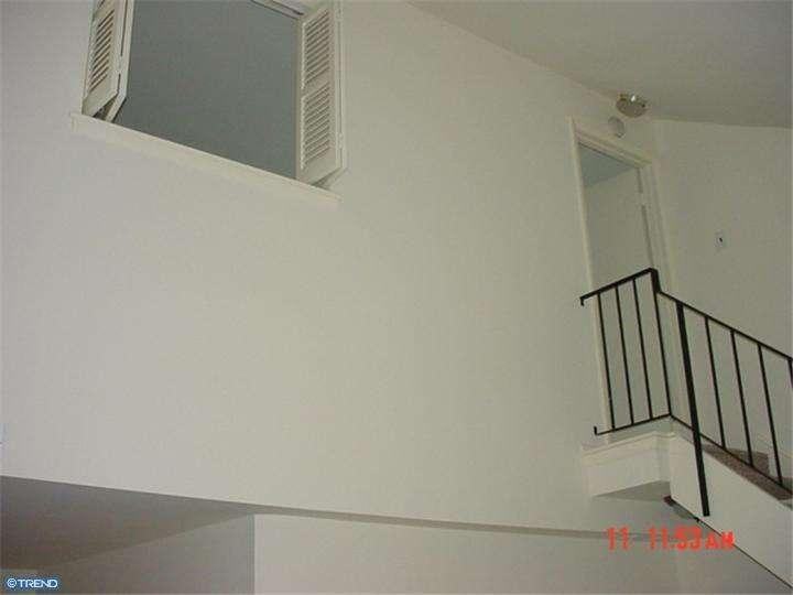 648 Yorkshire Ct - Photo 3 of 12