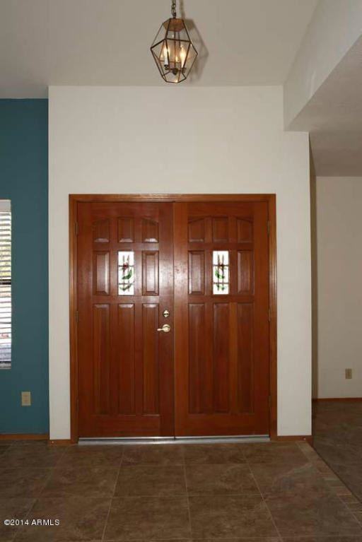 9873 E Dreyfus Ave - Photo 3 of 24