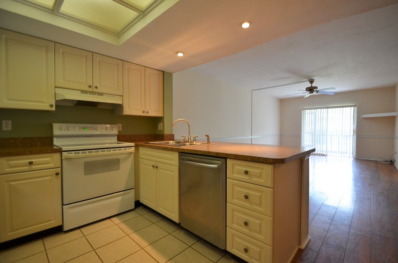 2915 Dove Haven Ct - Photo 2 of 9