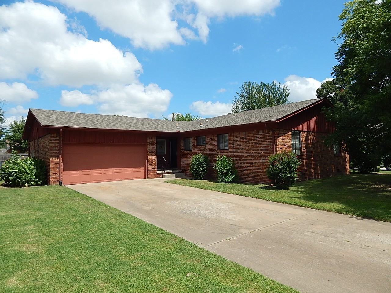 5341 E 31st St - Photo 2 of 22