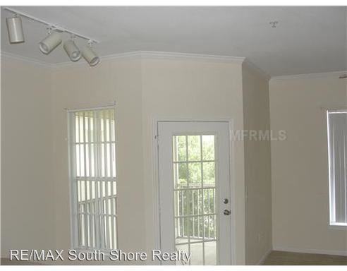 9304 Crescent Loop Cir - Photo 3 of 9