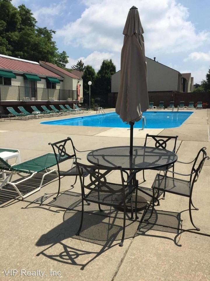 1892 Willoway Cir S - Photo 2 of 44