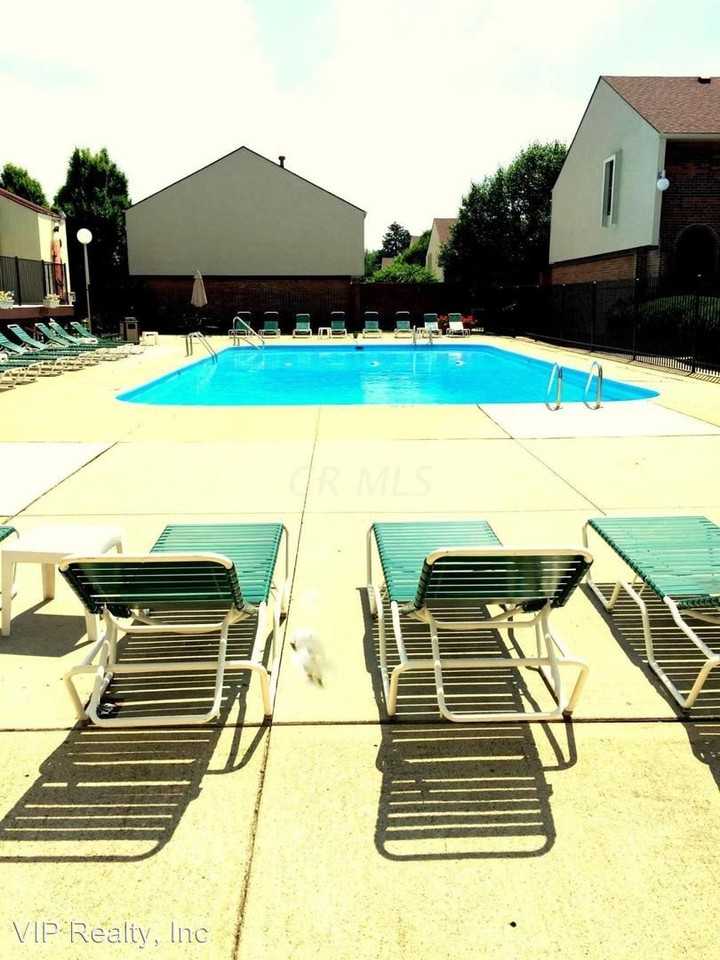 1892 Willoway Cir S - Photo 3 of 44