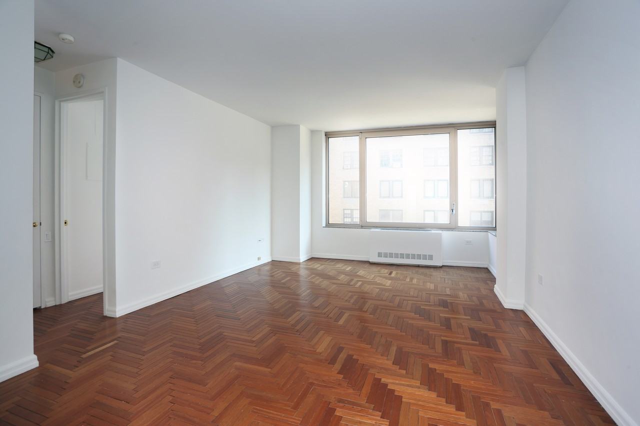 East 85th Street & 85th St #4J