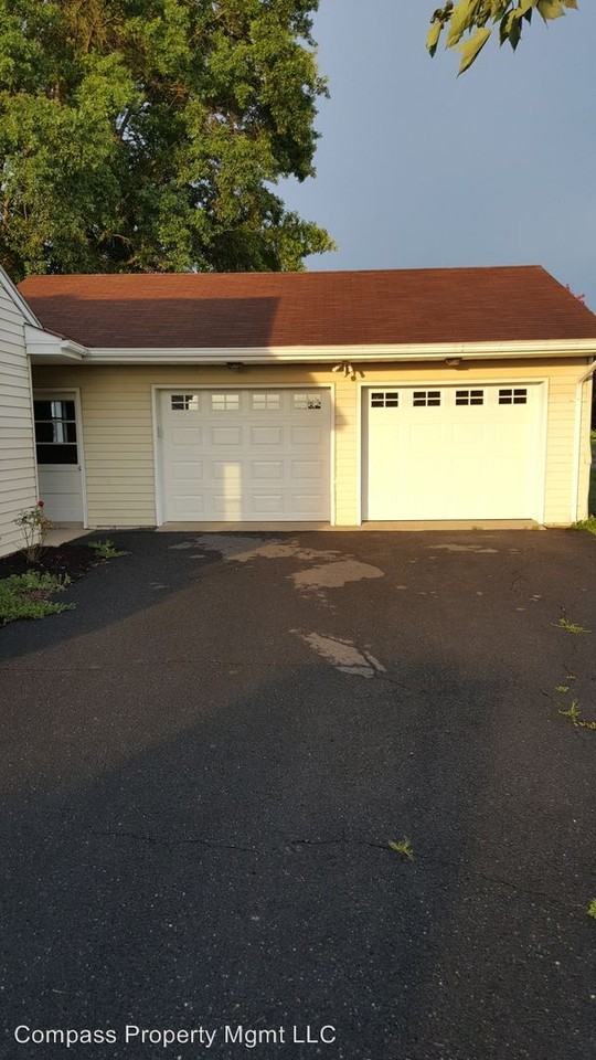 166 Reading Rd - Photo 3 of 20