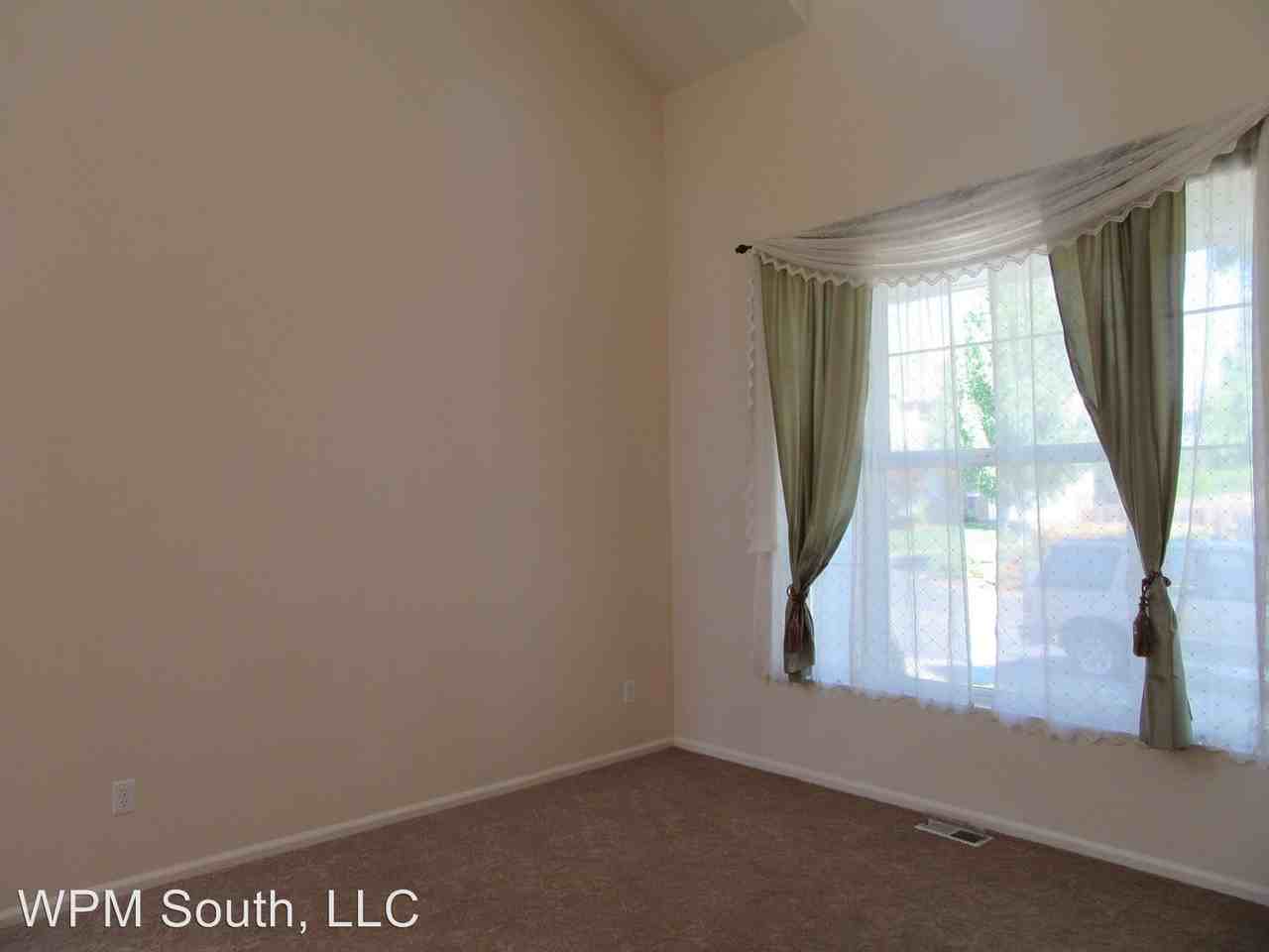 22213 45th Ave S - Photo 3 of 62