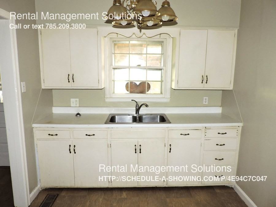 1517 N Kansas Ave - Photo 2 of 7