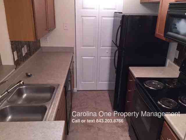 276 Alexandra Dr - Photo 2 of 10