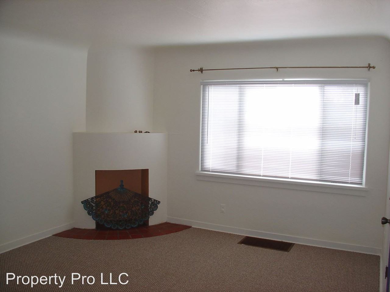 1114 Lafayette Dr NE - Photo 3 of 15