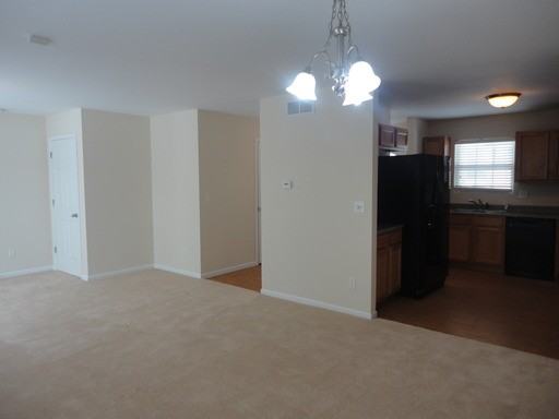 602 Mary Dr - Photo 3 of 14