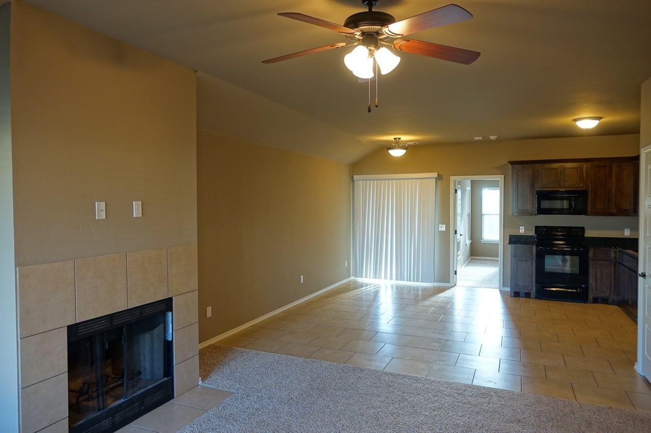 1608 Ginger Ave - Photo 3 of 17