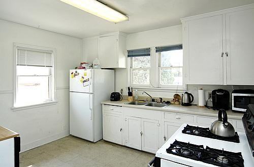 810 19th St - Photo 3 of 12