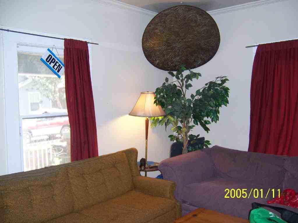 520 NW 4th St - Photo 2 of 5