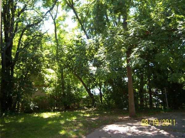 624 Oakdale SE - Photo 3 of 9