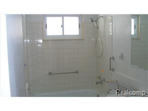 7325 Sterling St - Photo 2 of 8