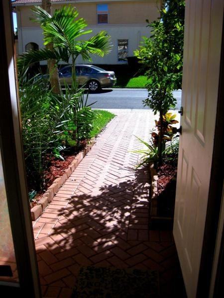 6041 Seminole Gardens Cir - Photo 2 of 6