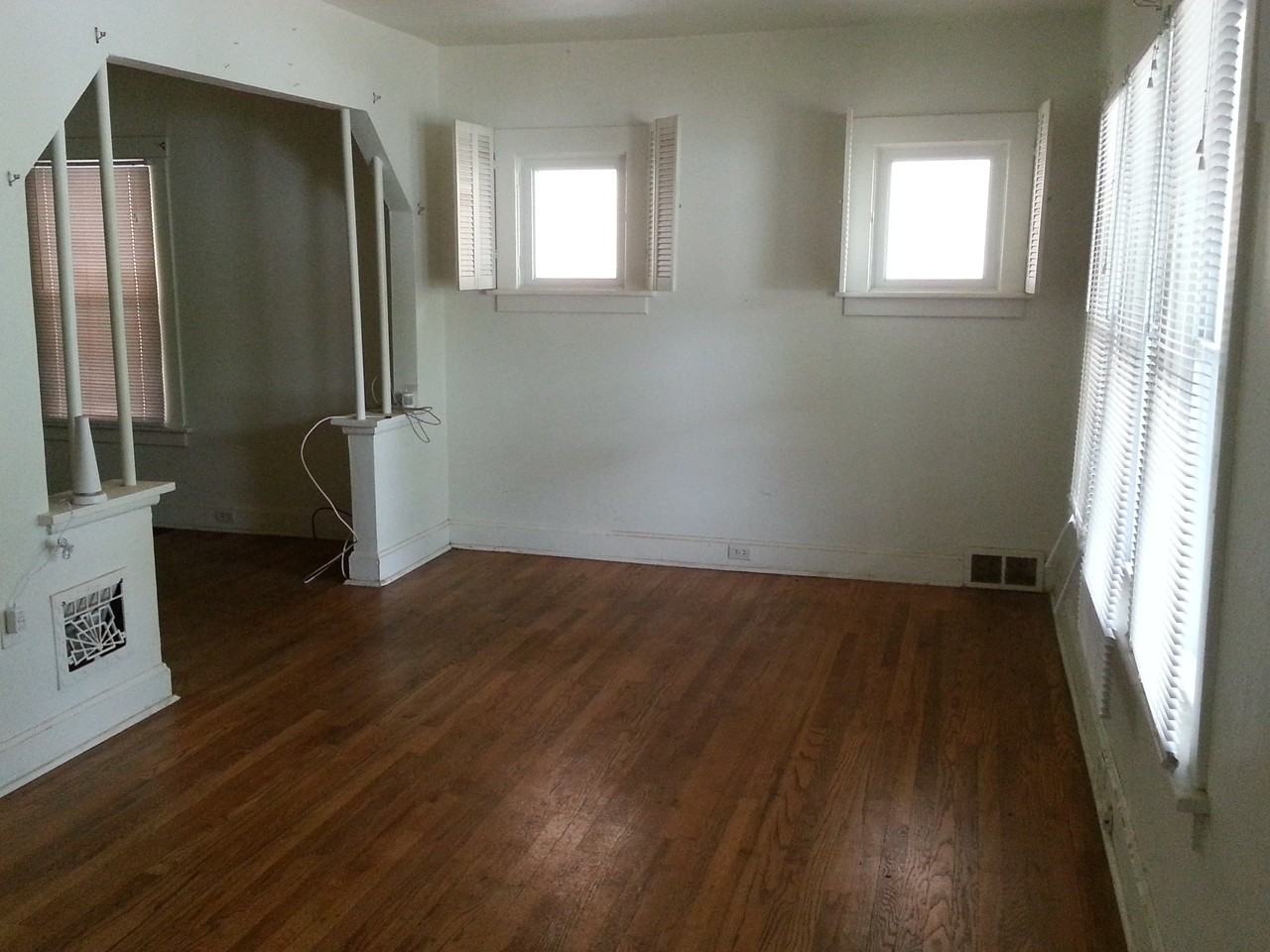 7106 Greenway Ave - Photo 3 of 10