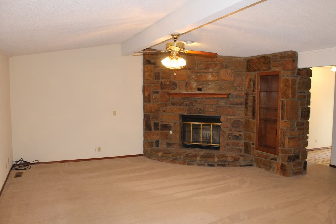 1801 N Cypress Ave - Photo 3 of 14