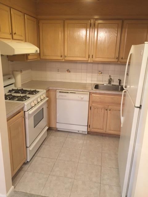 61-14 172nd St 1 - Photo 2 of 6