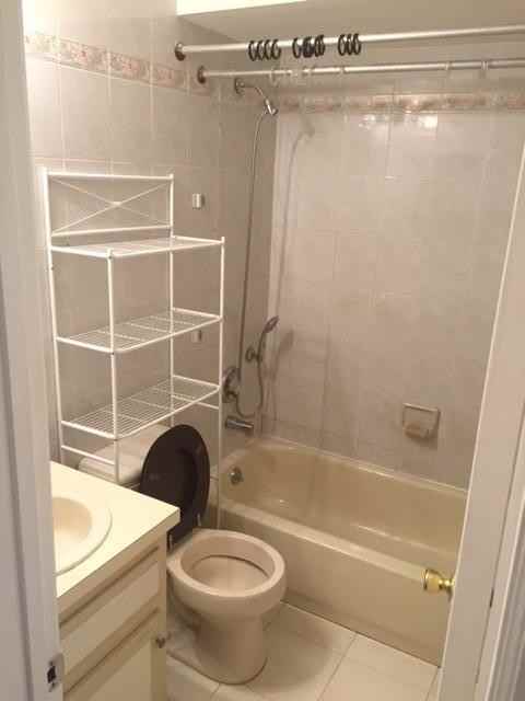 61-14 172nd St 1 - Photo 3 of 6