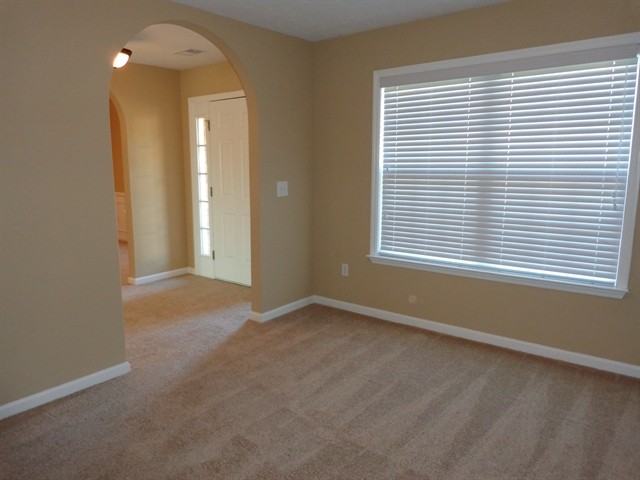3205 Hampton Cir - Photo 3 of 10