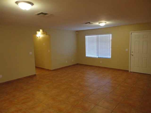 6449 S Iberia Ave - Photo 2 of 10